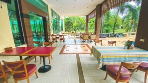 Outdoor dining - Maha-khao at Muak Lek Resort (Muak Lek)
