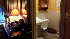 Bathroom - Pembroke Arms (Salisbury)
