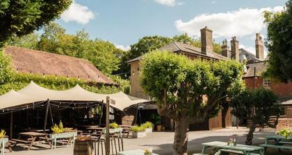 Pembroke Arms