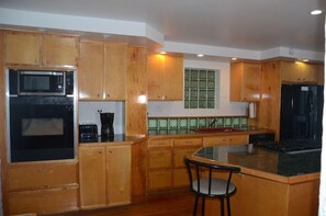 Unclassified image, 3 of 27, button - Caprice 14 Cable Beach Luxury Villa (Nassau)