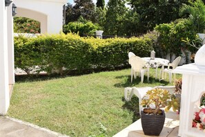 Unclassified image, 4 of 16, button - Bernard L'hermite Villa (Pointe Aux Piments)