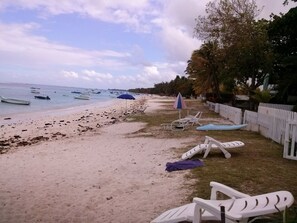 Unclassified image, 4 of 23, button - Happy Villa (Trou aux Biches)