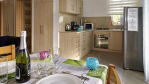 Private kitchen - Villa Alexis Self-catering (Trou aux Biches)