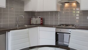 Private kitchen - Townhouse Plus @ 26 Westminster St (Crewe)