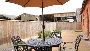 Outdoor dining - Courtbrook Farm (Exeter)