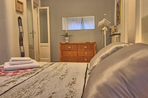 Room - Logicasa Amazing Downtown Como (Como)