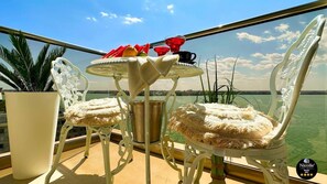 Outdoor dining - Deluxe Nicolle Solid Residence Mamaia (Constanta)