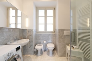 Bathroom - Heart Lake Apartments- Verbania (Verbania)
