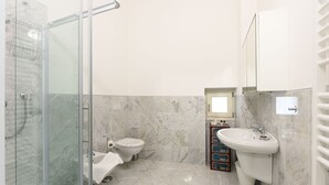 Bathroom - Heart Lake Apartments- Verbania (Verbania)