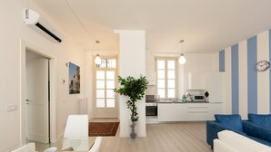 Ảnh chưa phân loại, 2 trong số 56 ảnh, nút