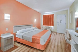 Room - 1 King Bed | Smoking (Maple Shade)