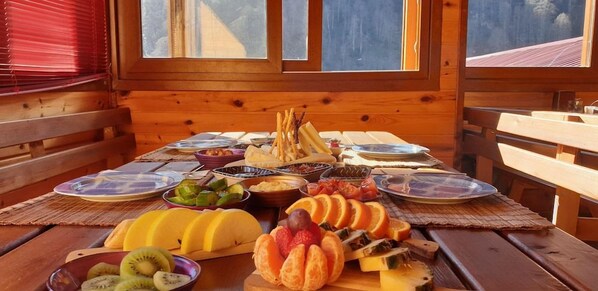 Outdoor dining - Ayder Tas Apart (Çamlıhemşin)