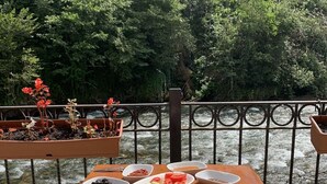 تناول الطعام بالخارج