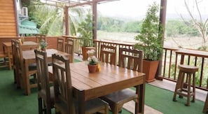 Tempat makan outdoor