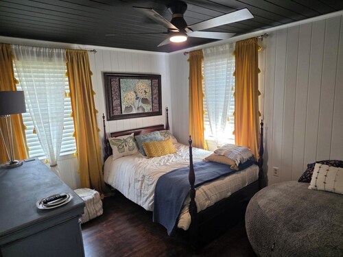 Olive Branch ~ Sleeps 8 ~ 10 min to Bryant-Denny ~ Family & Tailgate Ready!