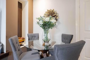 Dining - Carmel Apartments (Falkirk)