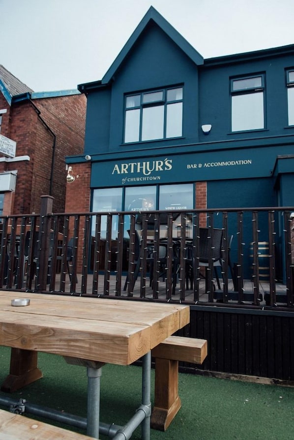 Outdoor dining - Peaky Blinders (Southport)
