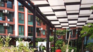 Outdoor dining - Chateau Del Marina Complex Apartments (Nessebar)