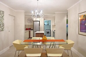 Dining - Ashton Park Luxury Apartment (Cape Town)