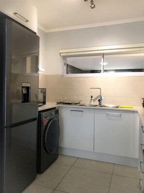 Private kitchen - Ashton Park Luxury Apartment (Cape Town)