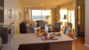 Dining - Luxury on the Beach Lagoon Beach (Cape Town)
