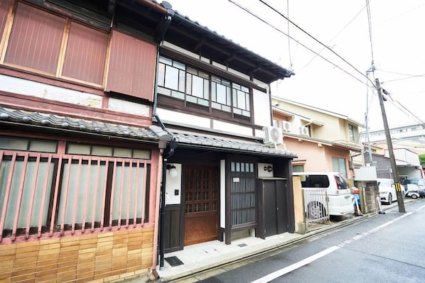Unclassified image, 1 of 43, button - Nagi (Kyoto)