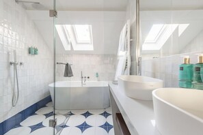 Bathroom - Lisbon Downtown Luxury Family Residence (Lisbon)