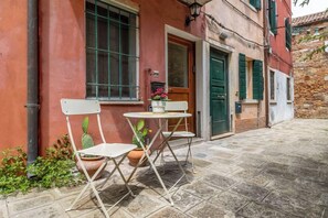 Outdoor dining - Biennale Garden Art & Architecture Venue (Venice)