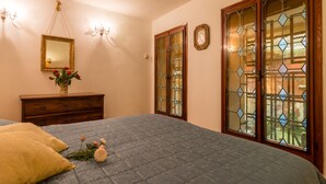 Room - Admiral Emo Palace Over Canal Grande (Venice)