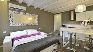 Ảnh chưa phân loại, 4 trong số 17 ảnh, nút