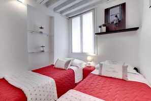 Unclassified image, 4 of 18, button - Marco Polo Venice (Venice)