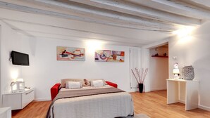 Unclassified image, 3 of 18, button - Marco Polo Venice (Venice)