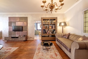 Unclassified image, 2 of 35, button - Casa Verona (Venice)