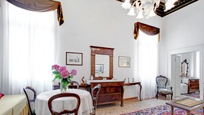 Unclassified image, 3 of 21, button - Testa - Wr Apartments (Venice)