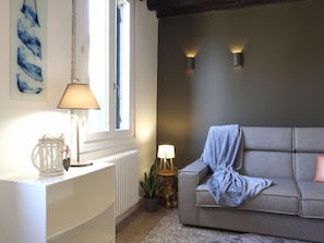 Living area - Majestic Rialto House (Venice)