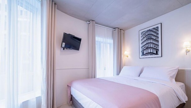 Unclassified image, 1 of 60, button - Le Lit (Seoul)