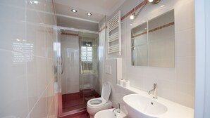 Bathroom - Buonarroti (Florence)