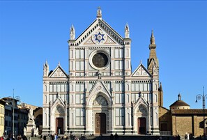 Unclassified image, 2 of 31, button - Roommo Cimabue (Florence)