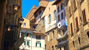 Unclassified image, 5 of 36, button - Neri (Florence)