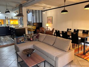 Unclassified image, 4 of 37, button - Vrbo Property (Vergèze)