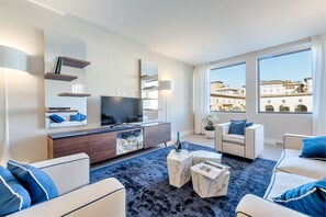 Unclassified image, 2 of 42, button - Luxury Blue River (Florence)