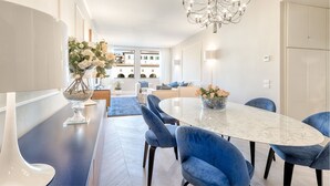 Dining - Luxury Blue River (Florence)