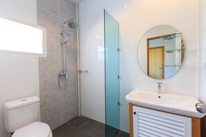 Bathroom - Gala Villa New Modern Luxury 5 Bed (Pattaya)