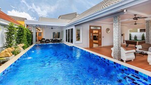 Unclassified image, 4 of 27, button - Gala Villa New Modern Luxury 5 Bed (Pattaya)