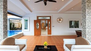Unclassified image, 3 of 27, button - Gala Villa New Modern Luxury 5 Bed (Pattaya)