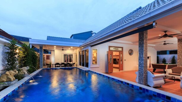 Pool - Gala Villa New Modern Luxury 5 Bed (Pattaya)