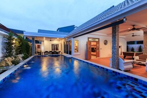 Pool - Gala Villa New Modern Luxury 5 Bed (Pattaya)