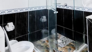Bathroom - TY Holiday 236 (Pattaya)