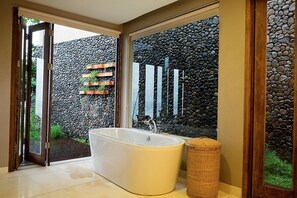 Bathroom - Mora Royal Villa (Senggigi)