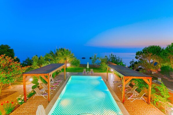 Unclassified image, 1 of 106, button - Villa Sofia (Corfu)
